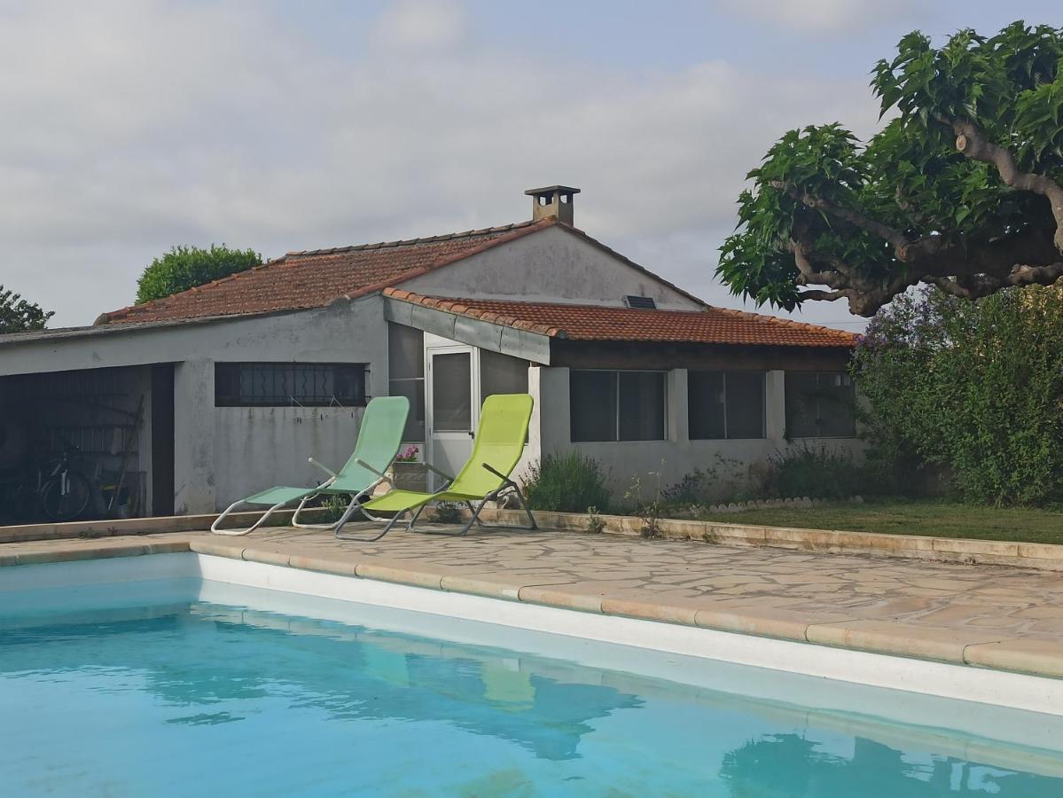 Chalet Typique Au Coeur De La Petite Camargue Villa Vauvert Exterior photo